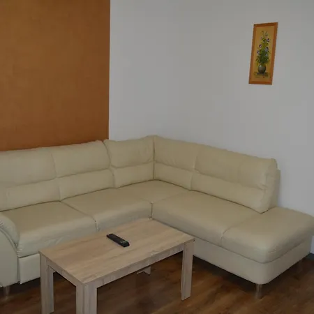 Karina Apartman *